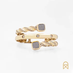 گالری طلا آلتون زر - کالکشن یورمن - دستبند طلا مدل یورمن وسط نگین دار طلای زرد