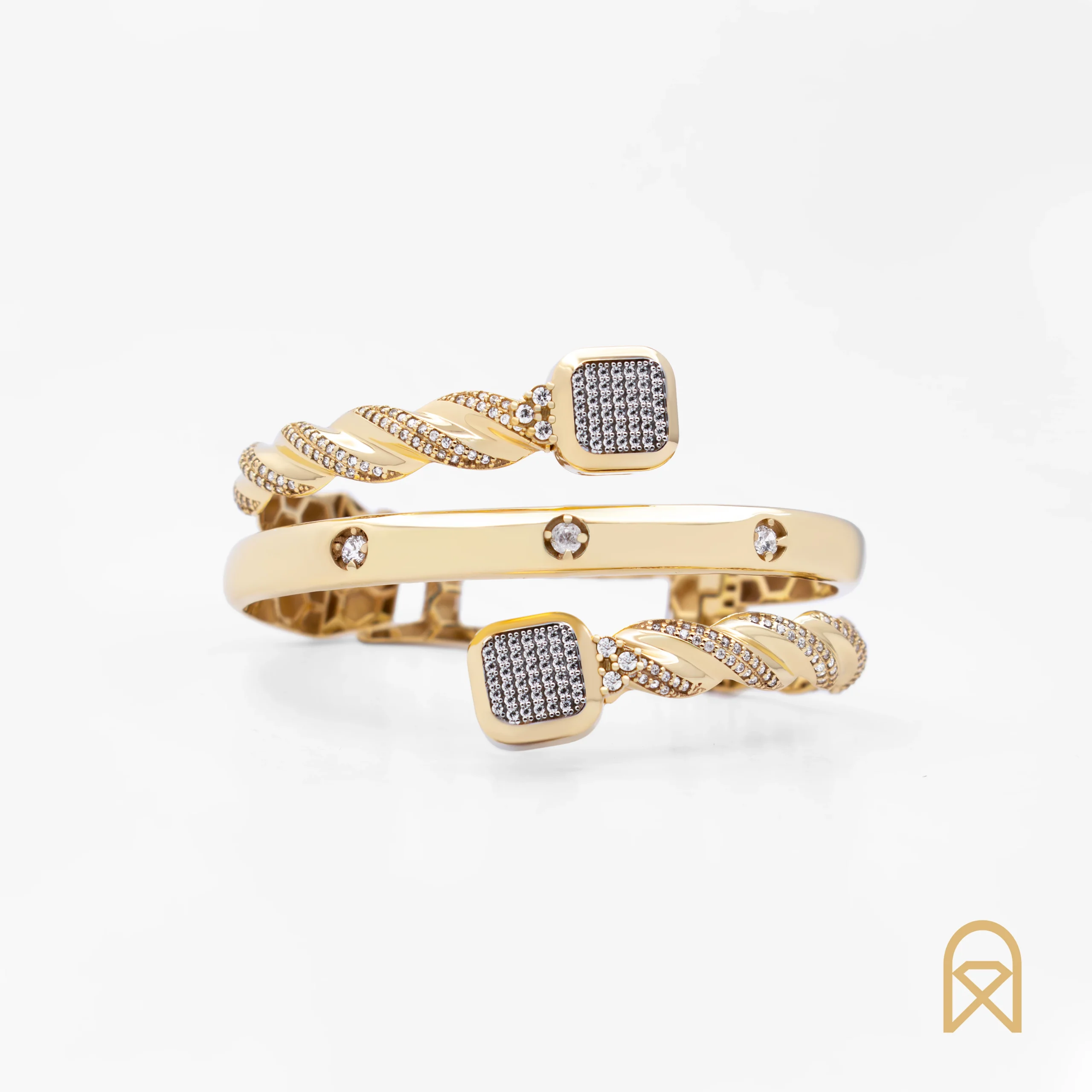 گالری طلا آلتون زر - کالکشن یورمن - دستبند طلا مدل یورمن وسط نگین دار طلای زرد